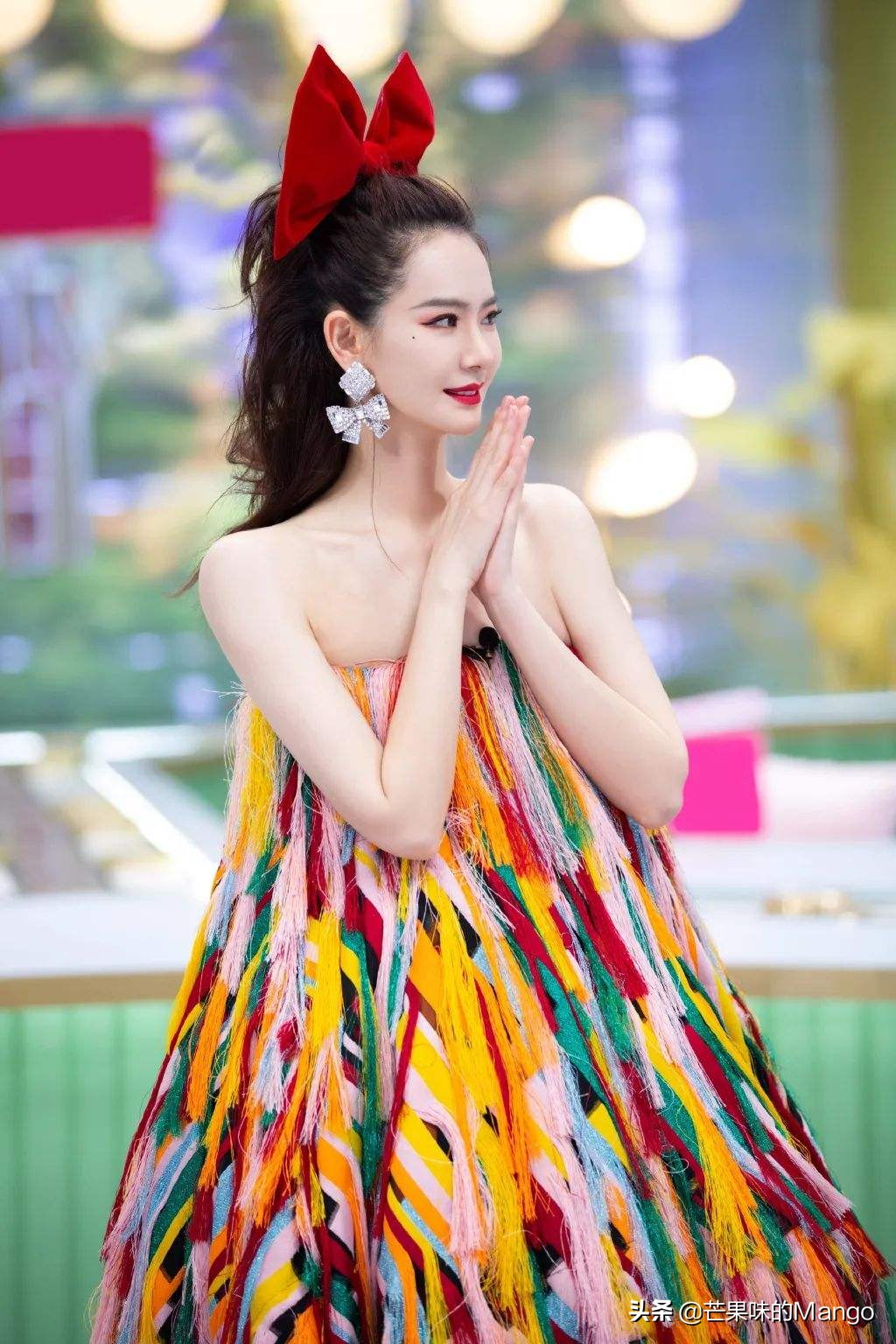 一对蝴蝶结发饰戴法女童,古风蝴蝶结发饰教程戴法幼儿