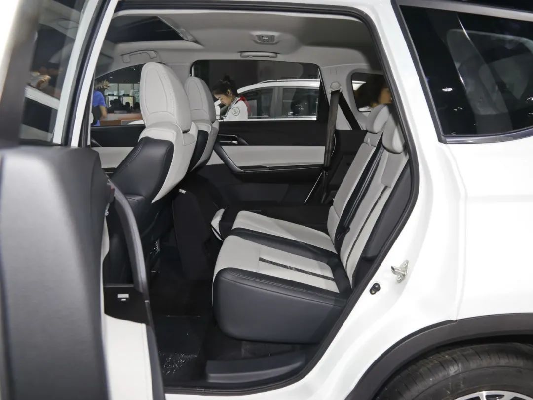 10万就能拿下的两款suv,10万空间大的6座suv