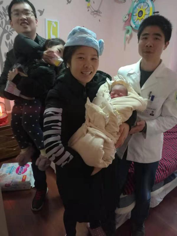 五胎孕妈提前破羊水,二胎妈妈怀孕破羊水