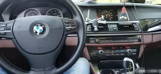 跟着公安局领导开车有前途吗,帮领导开车有前途么