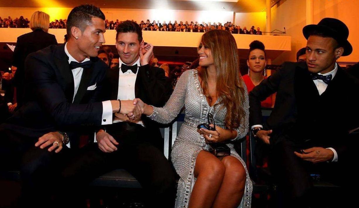 梅西搂腰,梅西搂老婆