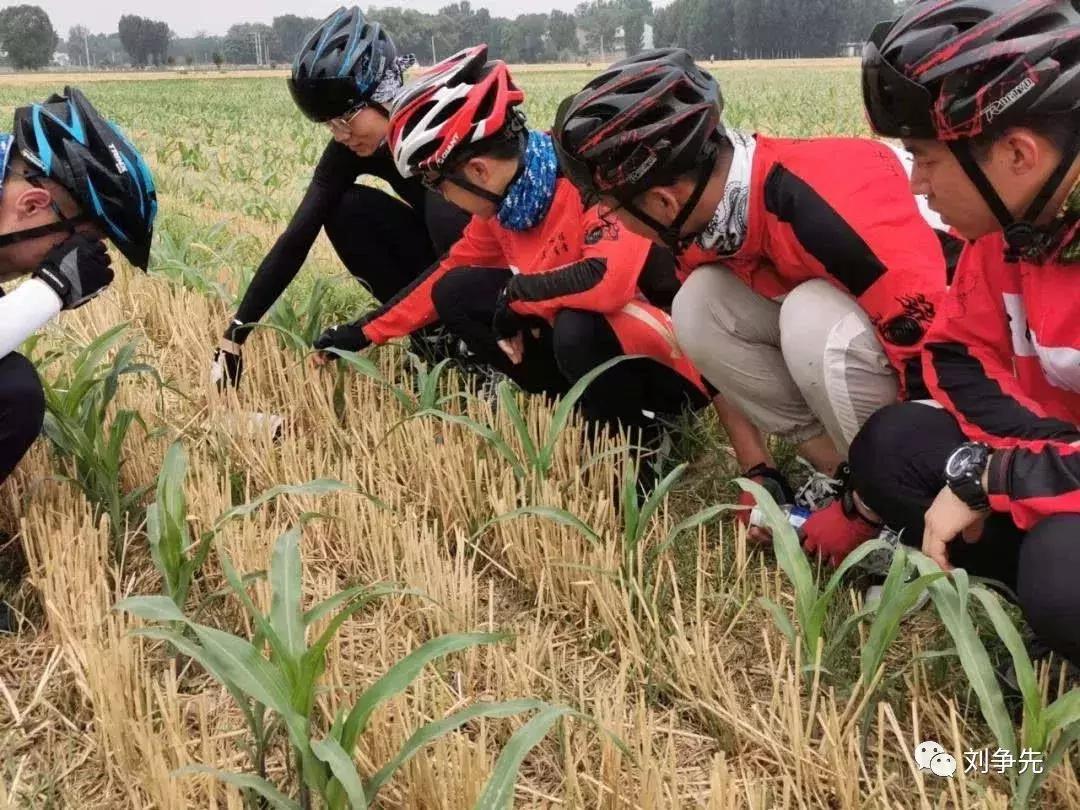 80后老师带11名毕业生骑行1800公里。校领导紧张，家长被气住院