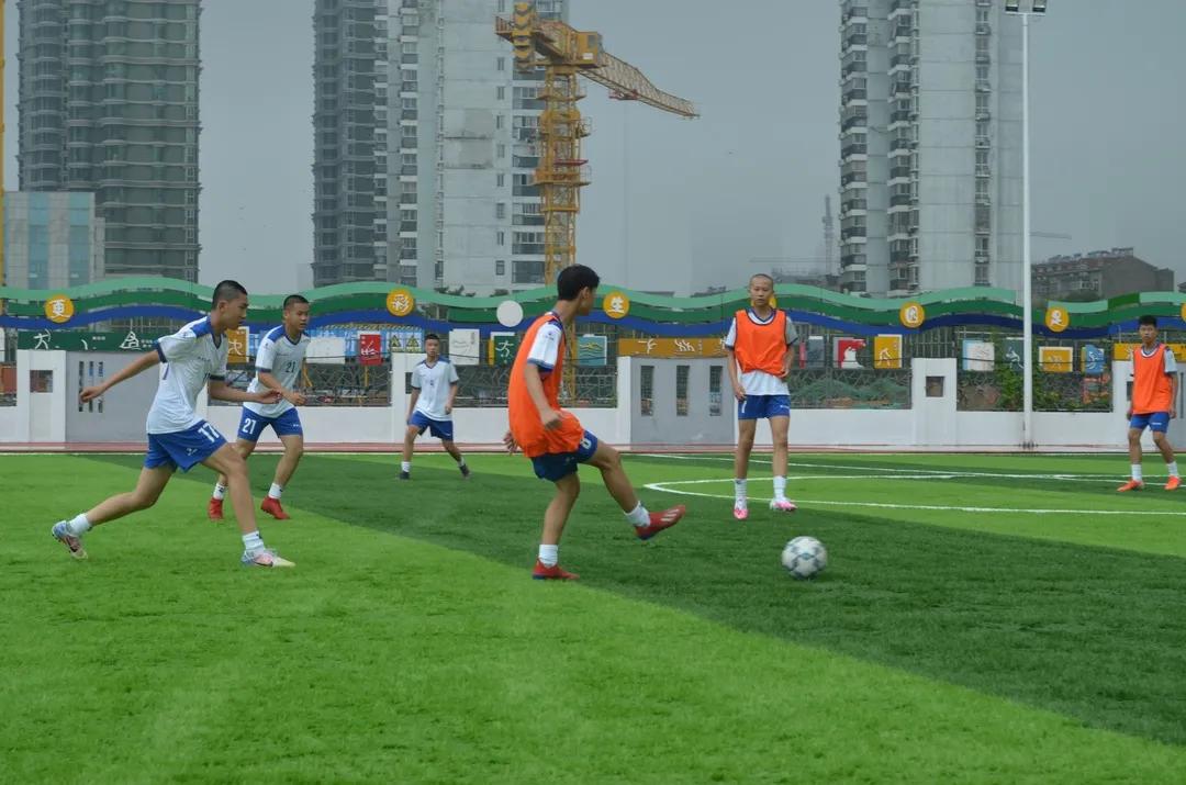 连云港初中封闭式训练营,连云港成人足球训练营招生报名