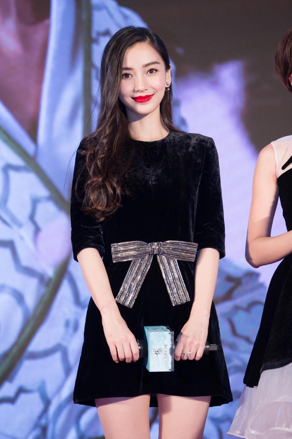 杨颖最新穿搭照,杨颖最新一期的造型