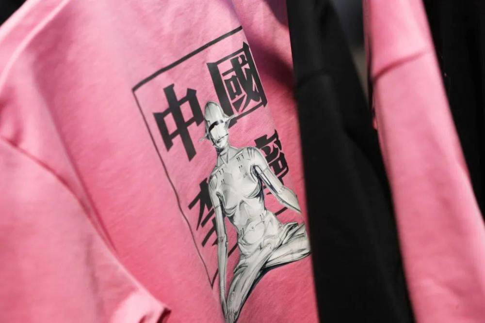 红血品牌浪凡,中国李宁最新联名款