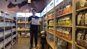 感谢15888名导盲犬支持者，1吨耐吉斯犬粮已送达导盲犬基地