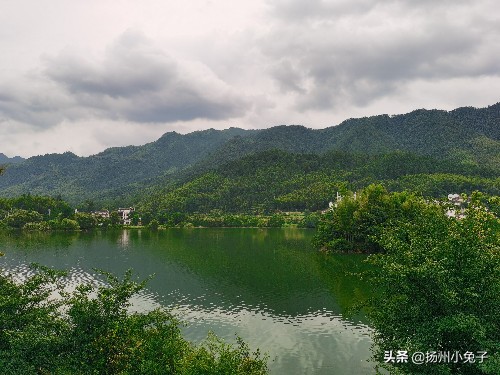 浮光掠影古诗,浮光掠影可以形容山吗