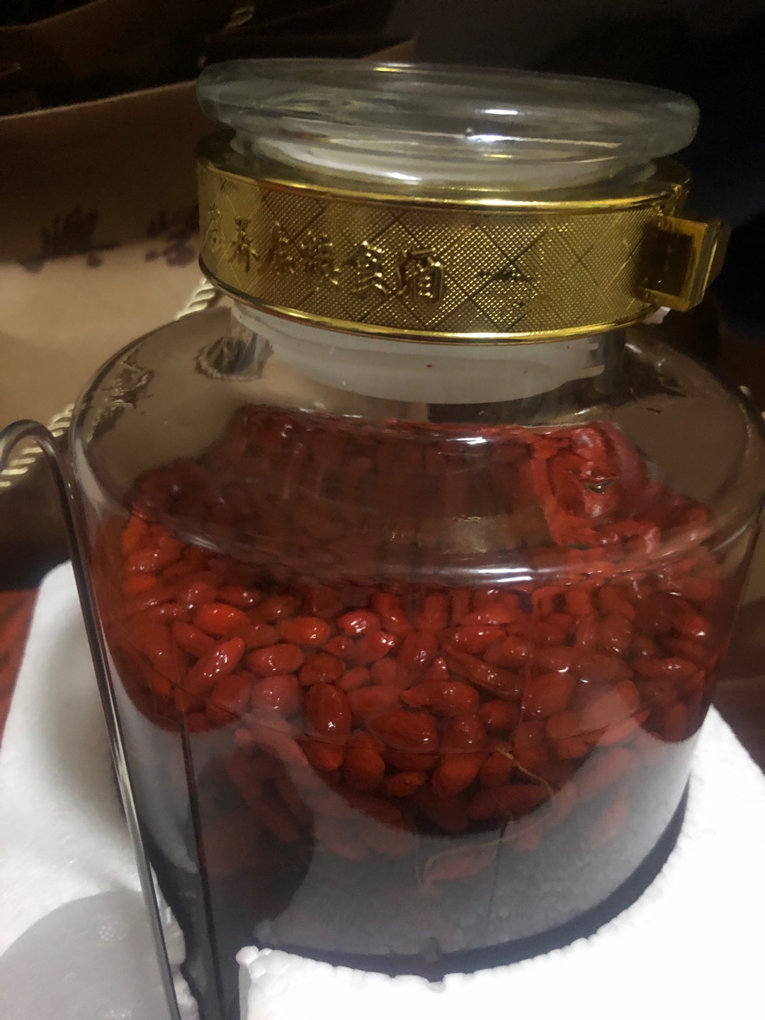 枸杞泡酒怎么枸杞都飘起来了,枸杞泡酒一斤酒放多少枸杞