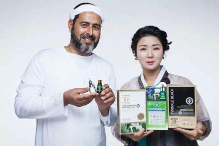 她去了100多个国家游玩，结果玩着玩着变成亿万富翁