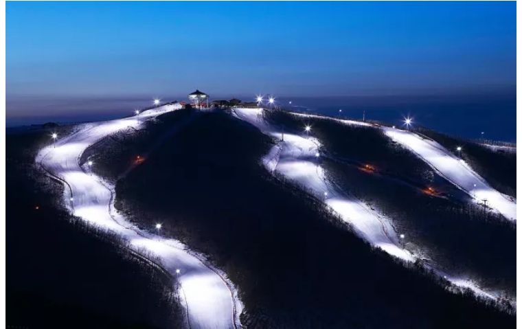 韩国滑雪场哪个最好玩,国内必去十大滑雪场滑雪攻略