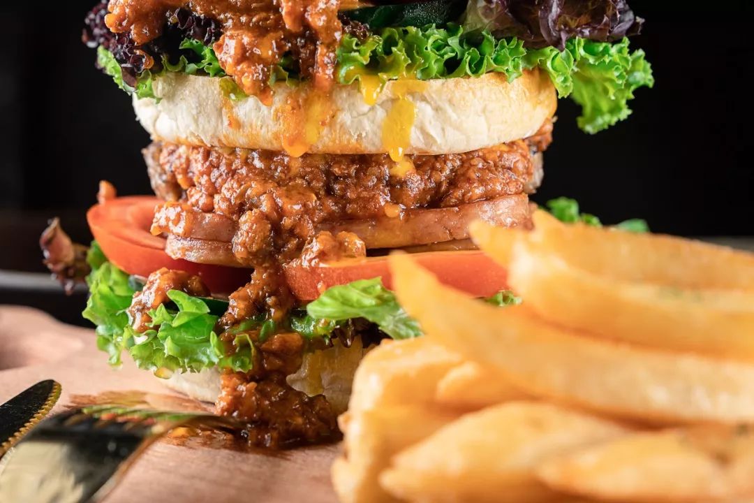 召唤佛山大胃王！足足八层高XXXXXL号大力水手汉堡，全部吃完免单