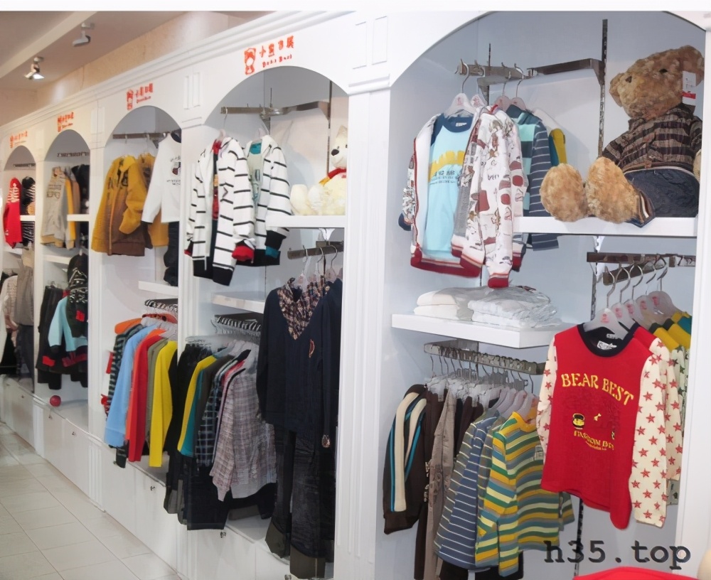 最新童装店双门头装修效果图,童装店怎么装修才有顾客