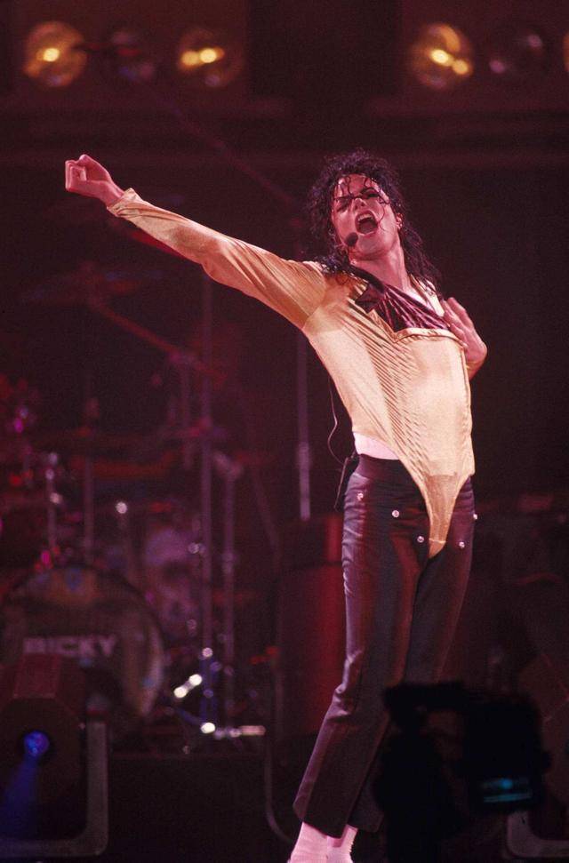 迈克尔杰克逊演唱会死亡人数,迈克尔杰克逊演唱会晕倒人数