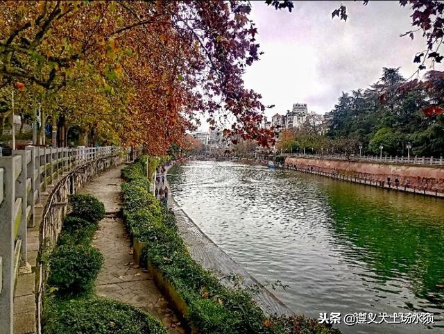 在冬天里看遵义湘江河上的秋色