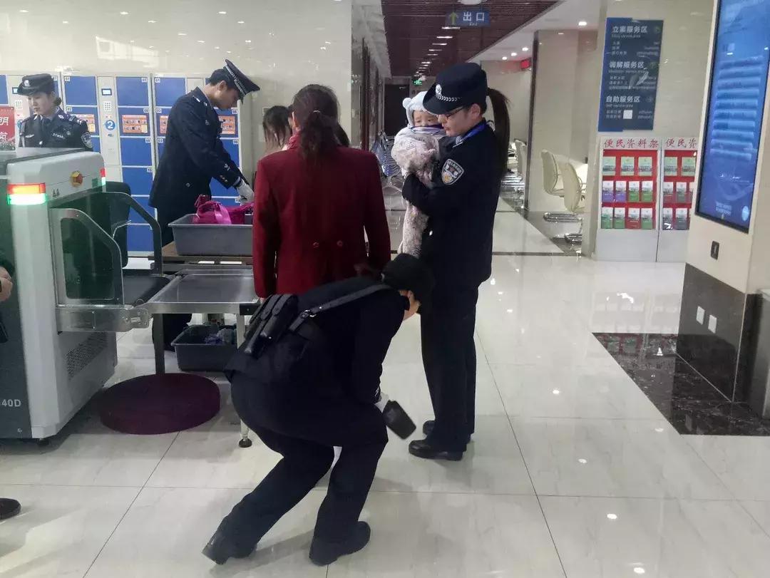 法警安检的动作要领和顺序包括,法警对人民法院安检过程