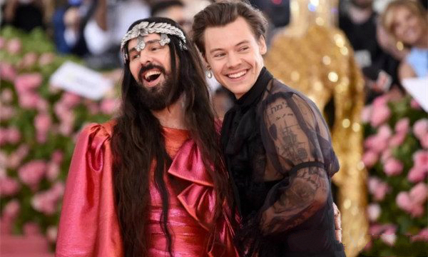 gucci口红广告语是什么,gucci口红广告老太太海报