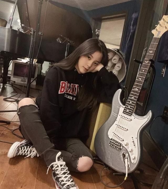 匡威代言人欧阳娜娜,匡威onestar红白拼接欧阳娜娜