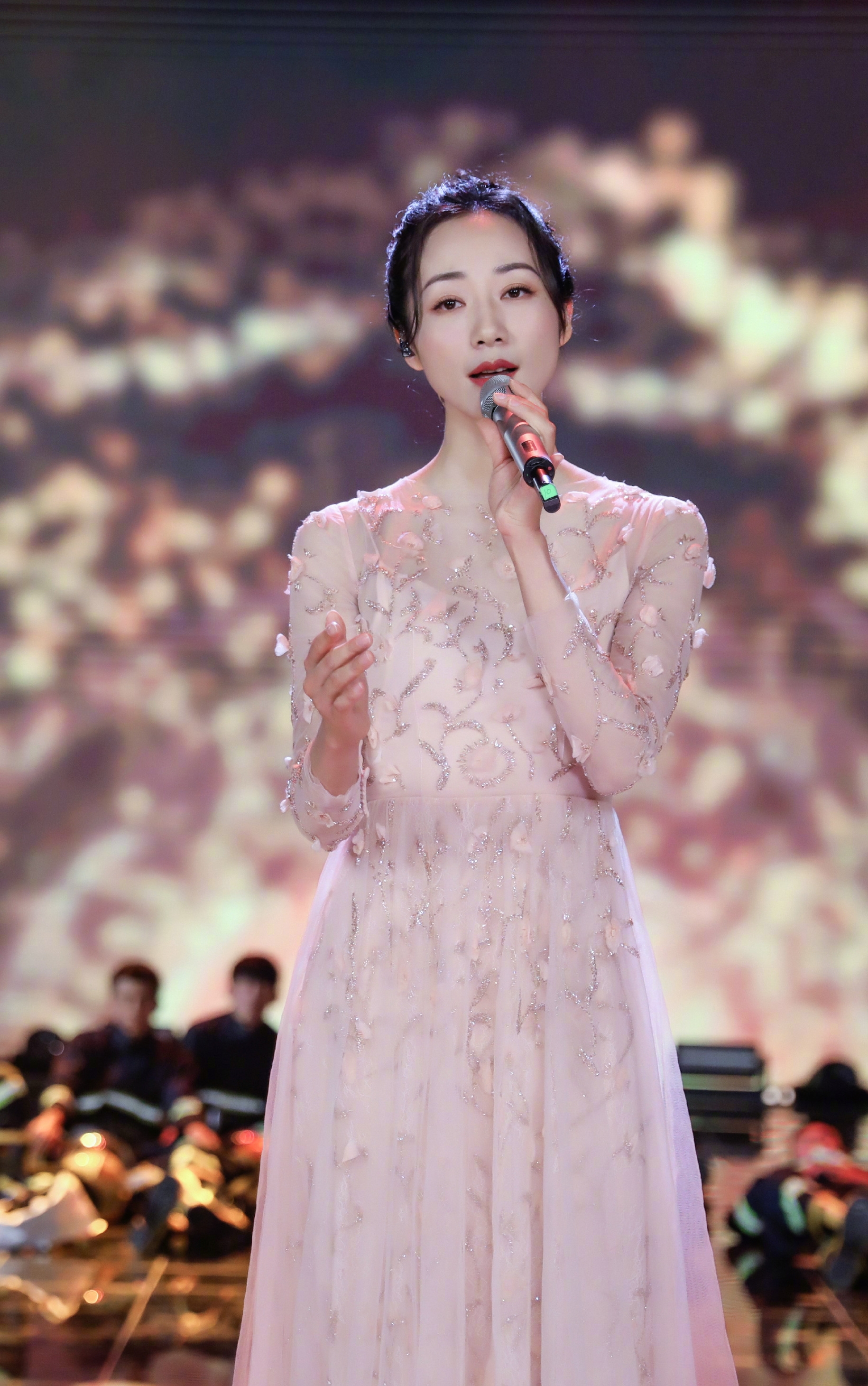 粉色显身材裙子,粉色裙子显胖吗