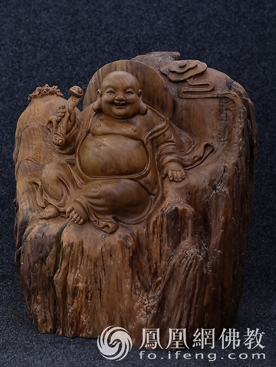 桐柏山木雕博物馆弥勒佛雕像,桐柏木雕博物馆龙的雕像