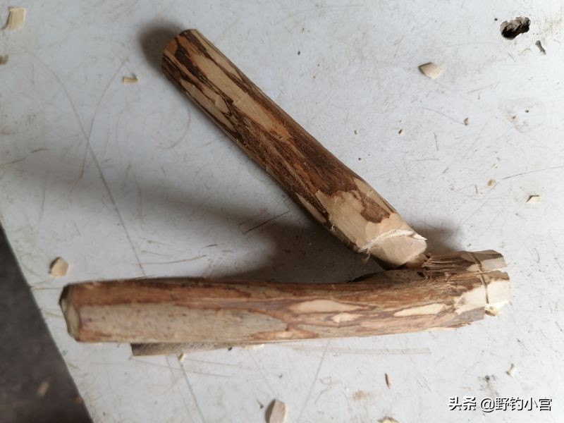 钓鱼怎么用鱼竿支架最好,鱼竿支架怎么用最好用