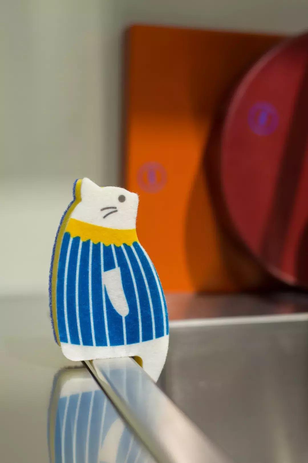 HAY,也许你根本不要那么多,一个微笑的弧线就够了