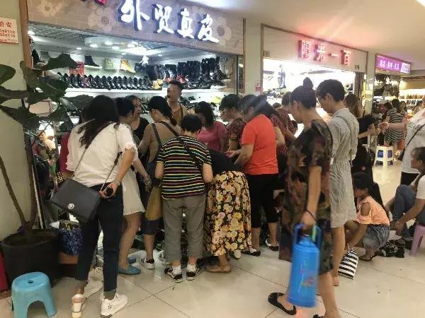 姹熸箹鎴愰兘鍎垮コ,鎴愰兘鐨勬睙婀栧効濂充竴鍗婂湪涔濋緳