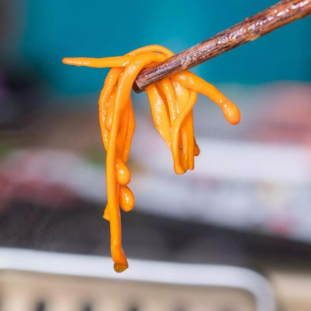 排到凌晨2点！曝光魔都这家「牛排火锅」，1折吃垮老板！