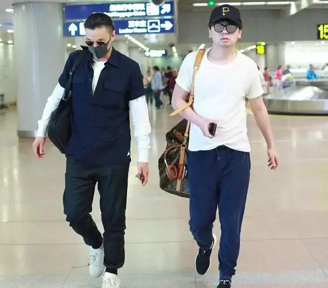 男生溜肩窄肩怎么穿衣好看,男生窄肩夏天穿衣