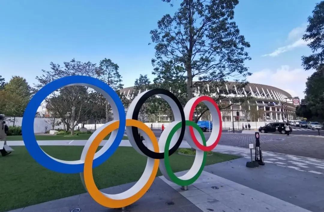 男性参加女性比赛夺冠,男人参加女子比赛