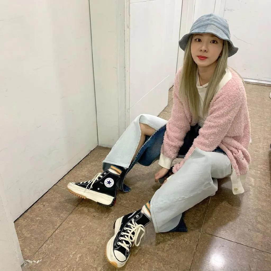 易烊千玺发型权志龙发型,权志龙易烊千玺红色