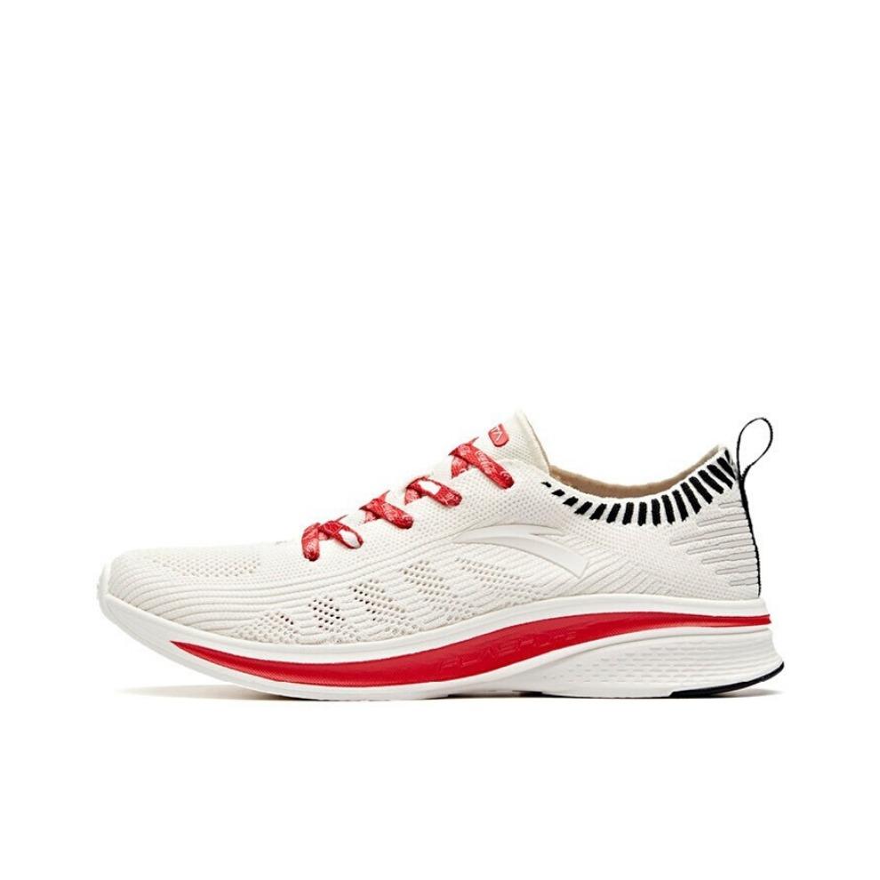 李宁超轻19和安踏跑鞋哪个好,公认脚感最好的10双国产跑鞋安踏