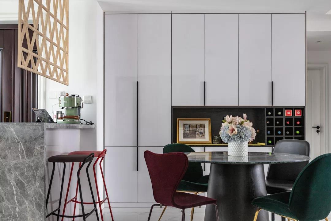 「恋·家」生活不需要太空旷，于是他们决定把家“变挤”