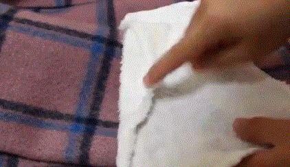 棕色衣服有霉斑怎么办,不是纯白的衣服有霉斑怎样去除