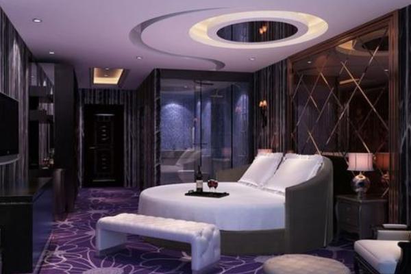 酒店床尾为什么摆长凳,酒店情侣床尾放什么