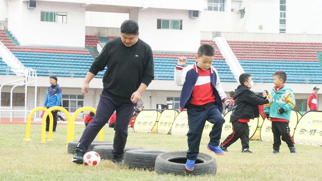 北川永昌幼儿园参加绵阳市首届幼儿足球嘉年华展示大会获佳绩