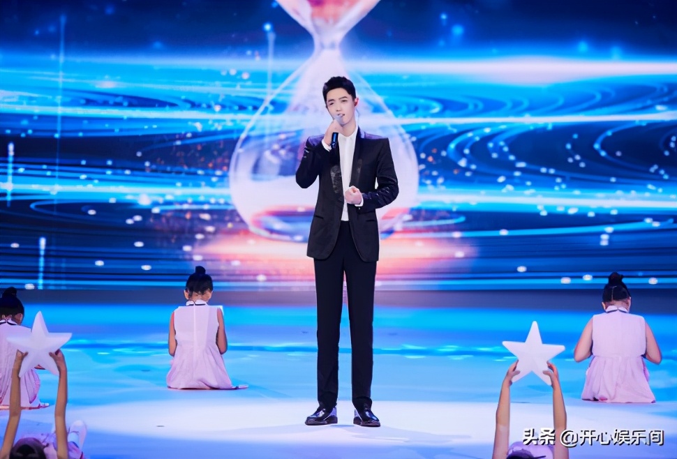 央视肖战夜空中最亮的星完整版,肖战重阳节晚会夜空中最亮的星