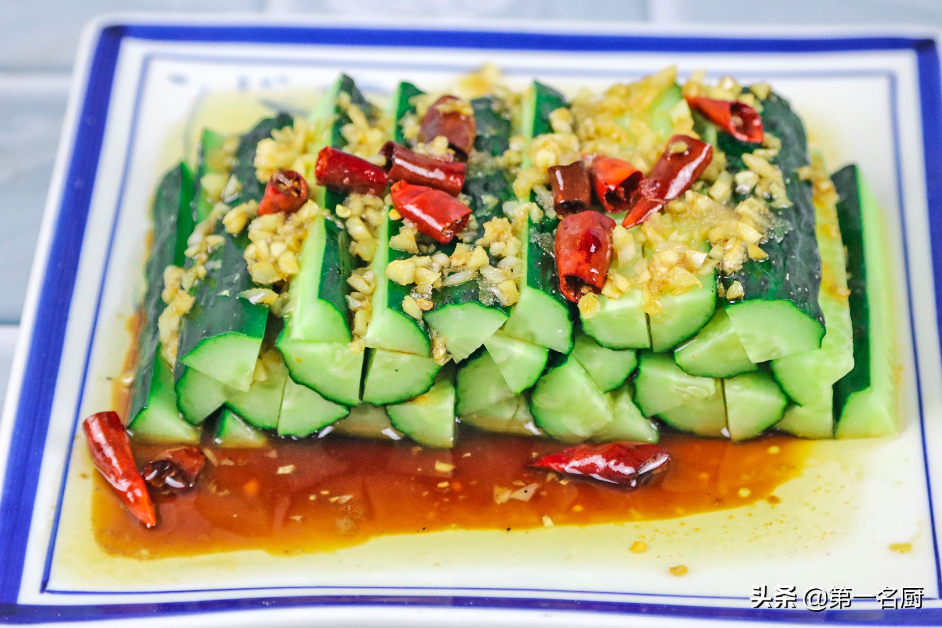 黄瓜的家常做法凉拌香辣,黄瓜凉拌香辣金针菇的做法