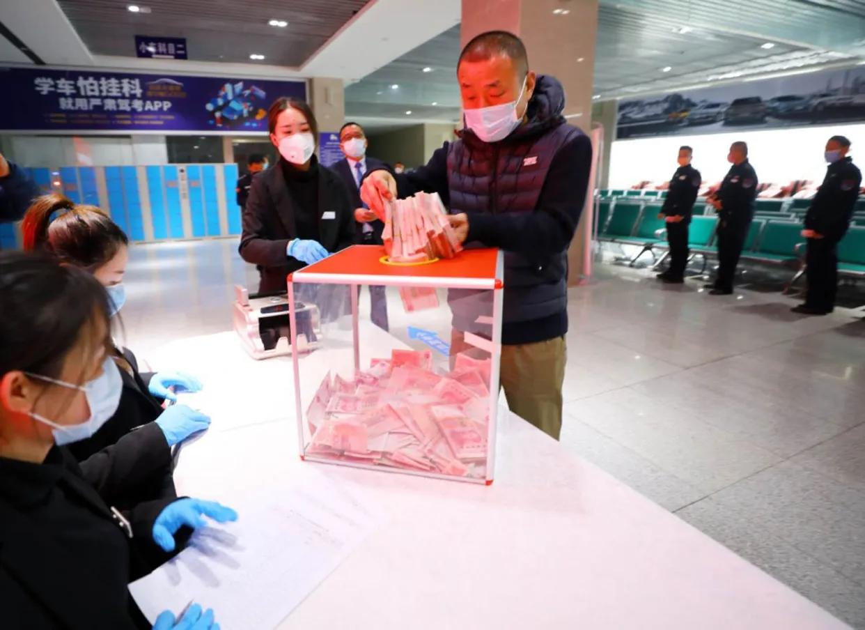 2020春节后西安按下暂停键鹏翔驾校开启爱心加速度