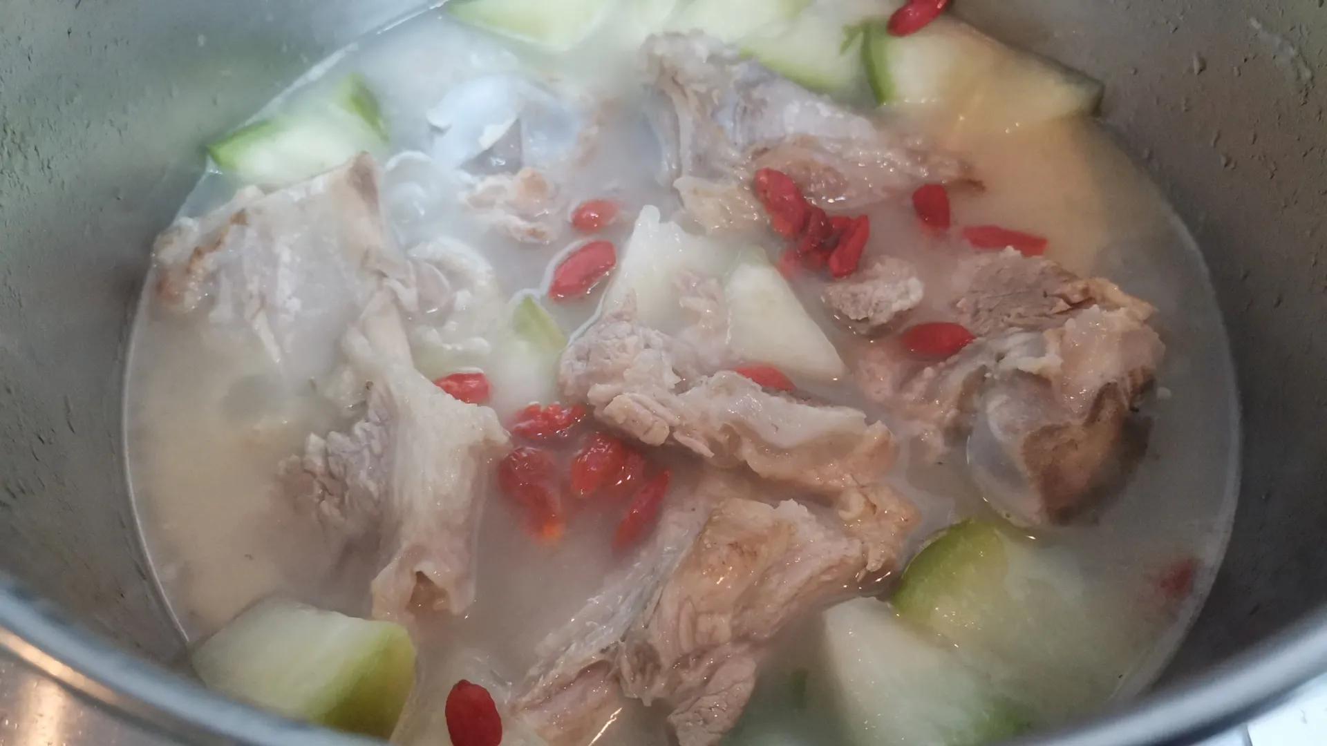 骨头汤怎么炖出奶白,骨头汤怎么熬成奶白色的