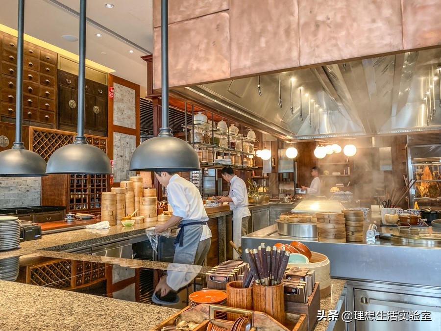 住在广州瑰丽酒店看外面风景,广州瑰丽酒店看到整个广州夜景