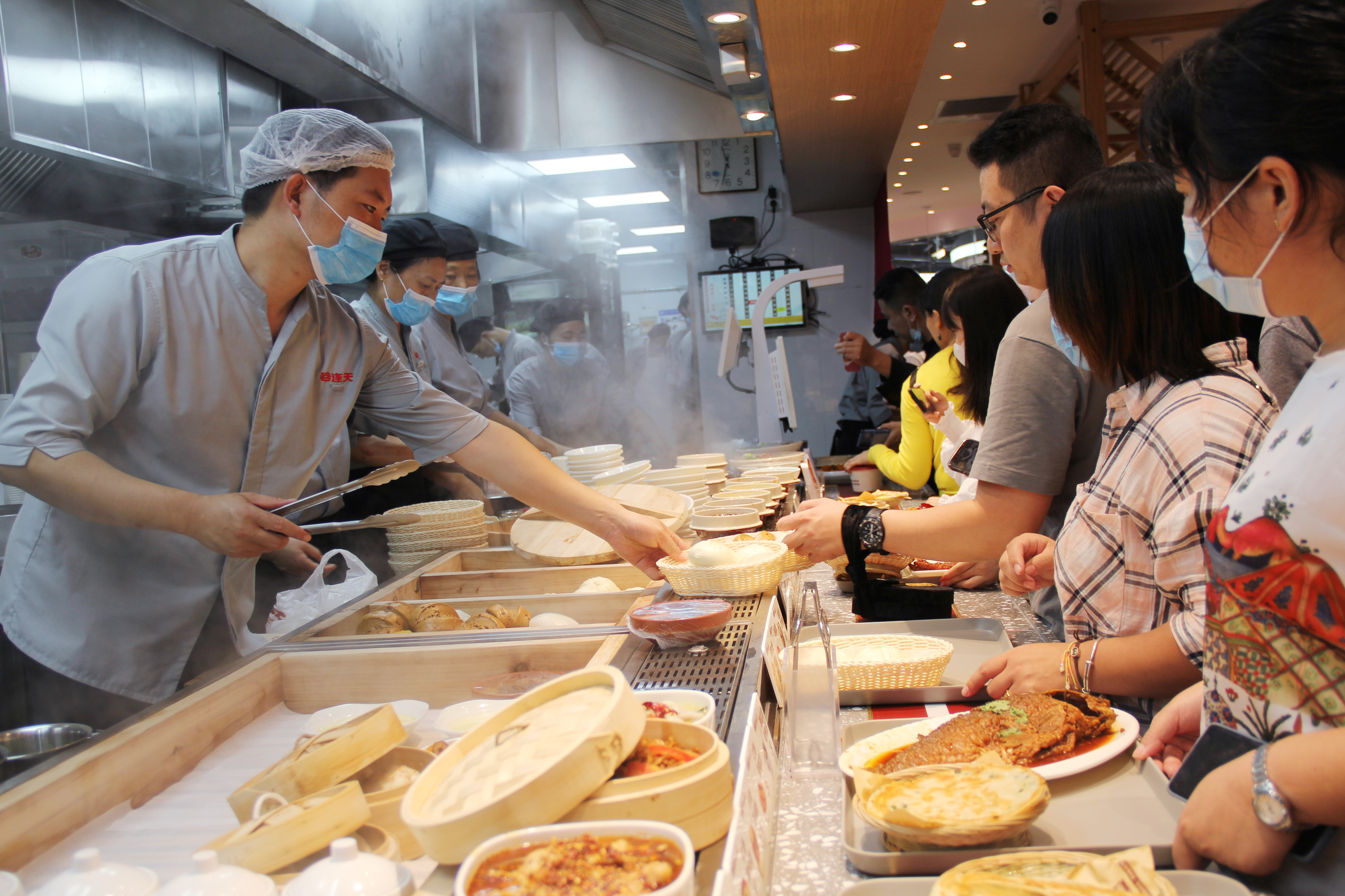 “谷连天·邻家小厨”国庆节上热搜7天假期就餐突破5万人次登上石家*家庄**常菜热门榜