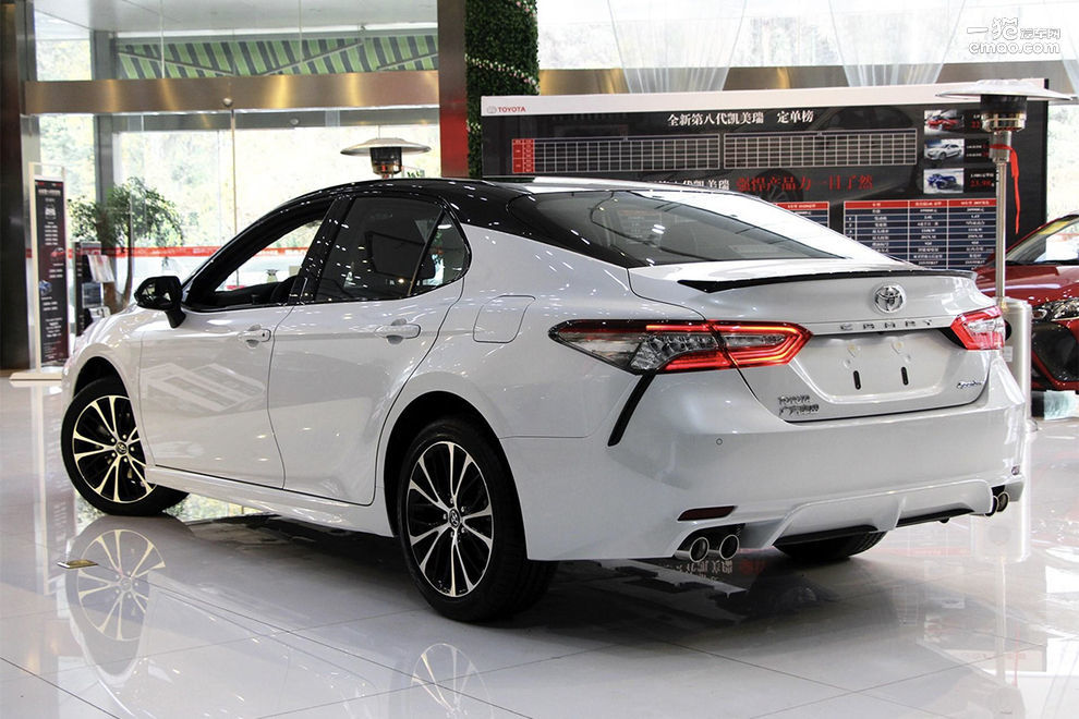 家用b级轿车凯美瑞雅阁天籁迈腾,雅阁2022款幻夜尊贵和凯美瑞2.5g