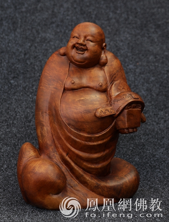 桐柏山木雕博物馆弥勒佛雕像,桐柏木雕博物馆龙的雕像