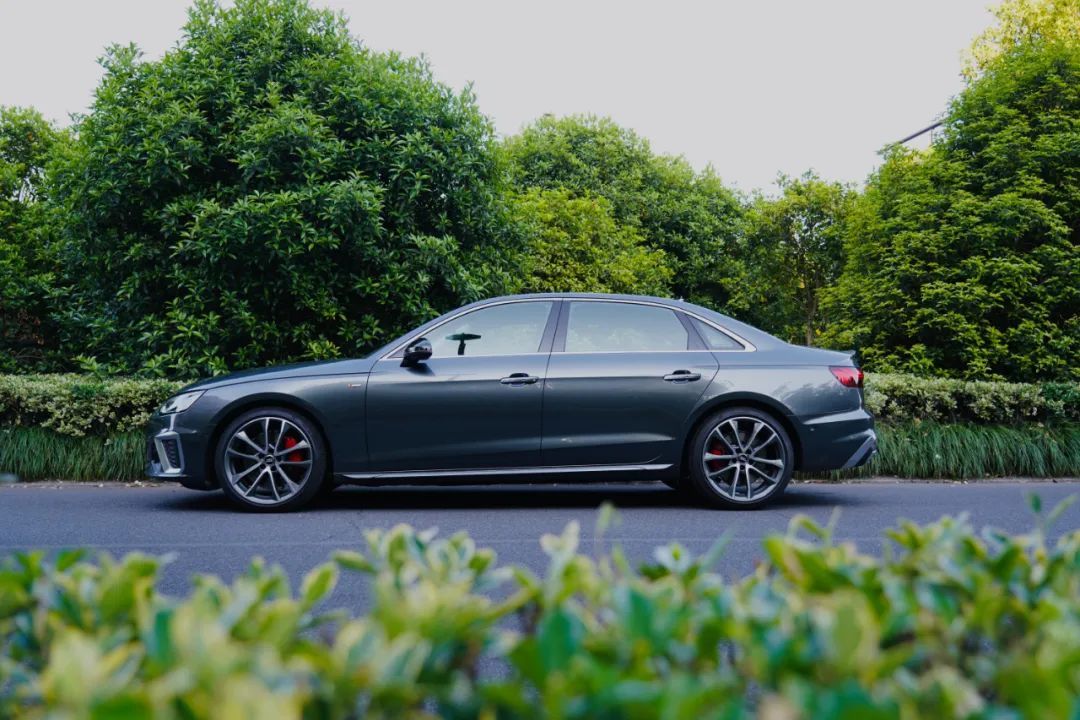 新奥迪a4l跟新宝马3系,运动性