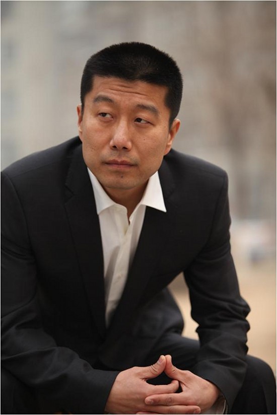 《装台》“拐的”扮演者：记者出身，辞职北漂当演员，脸熟人不红