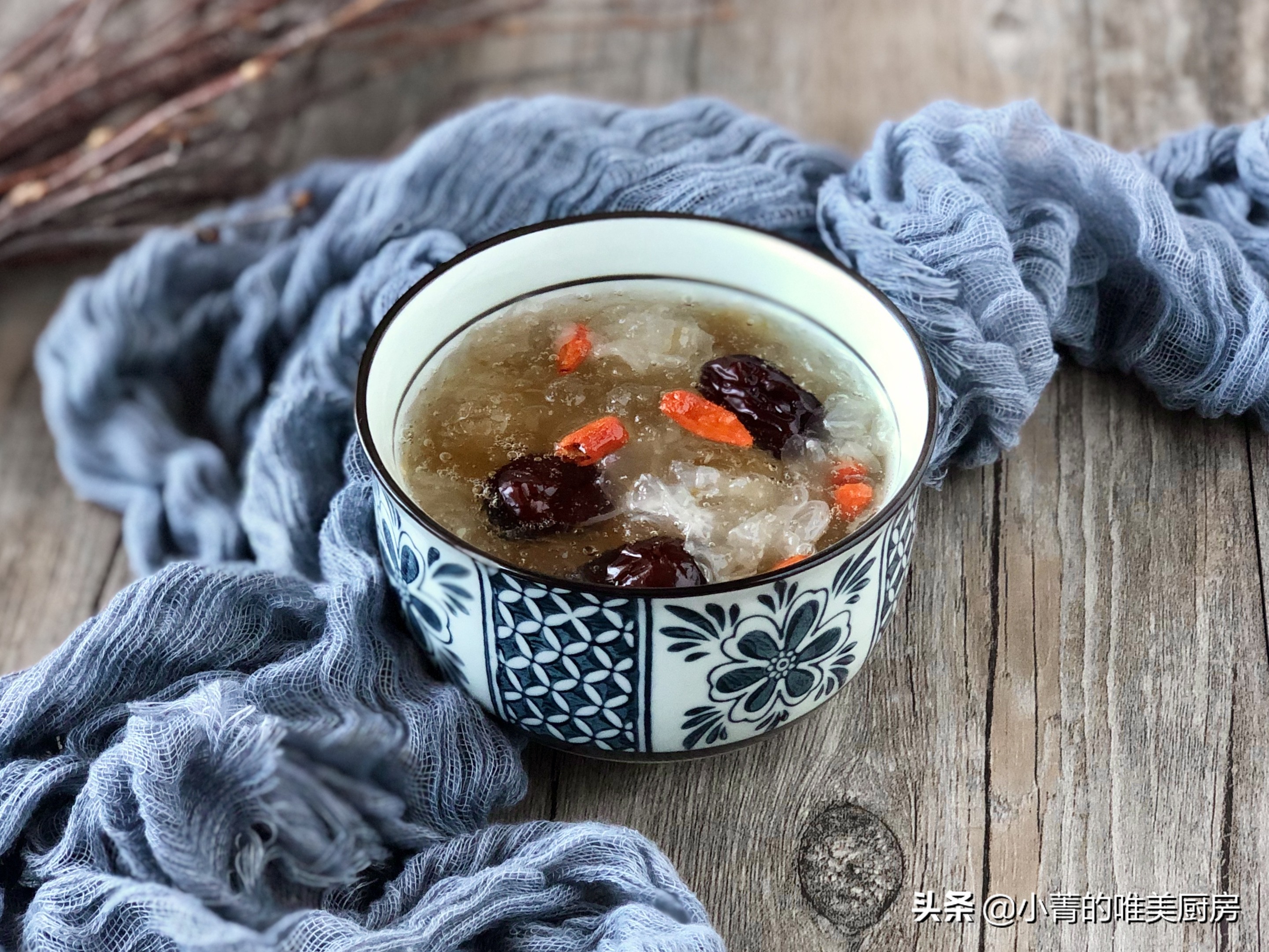 桃胶皂角米雪耳羹,桃胶皂角米雪燕银耳羹图片