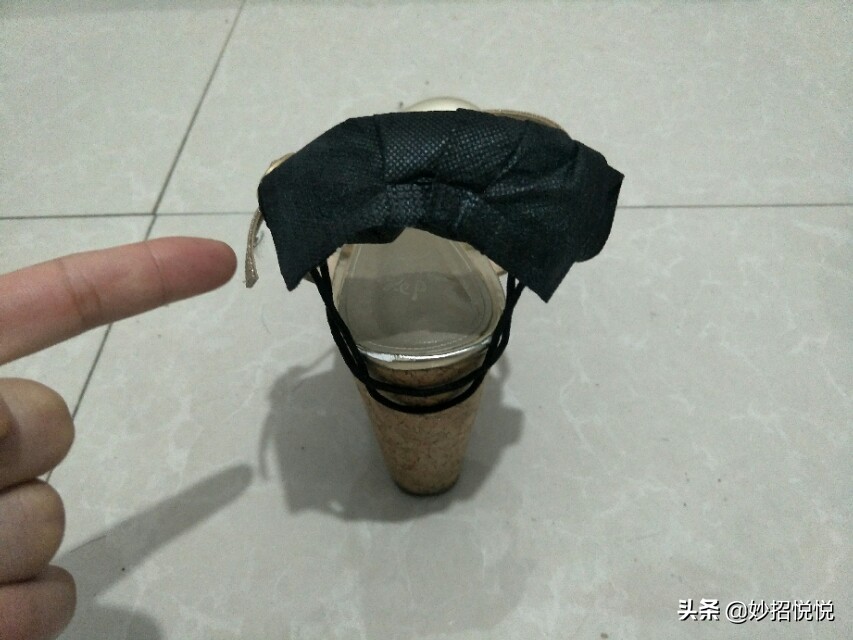 凉鞋边缘磨脚的小妙招视频,凉鞋前窄磨脚怎么办小妙招