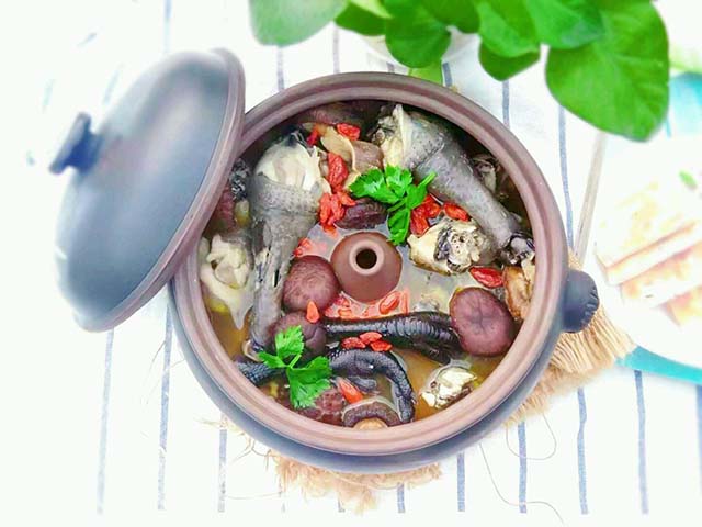 彩云之南代表云南,彩云之南茵香汽锅鸡