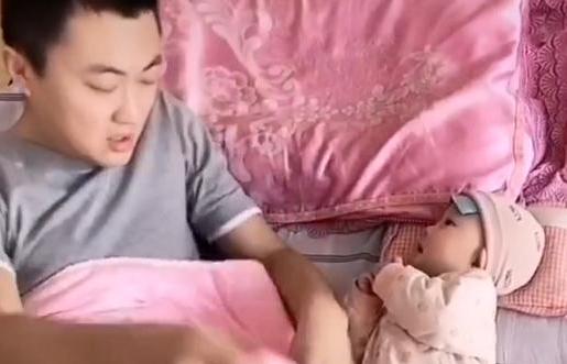 奶爸带娃睡觉以为宝宝窒息,奶爸带娃睡觉被娃哄睡着