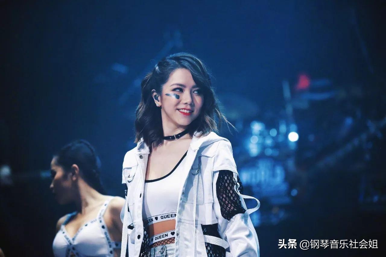 不太出名的歌手靠什么赚钱生活,歌手为什么这么容易赚钱